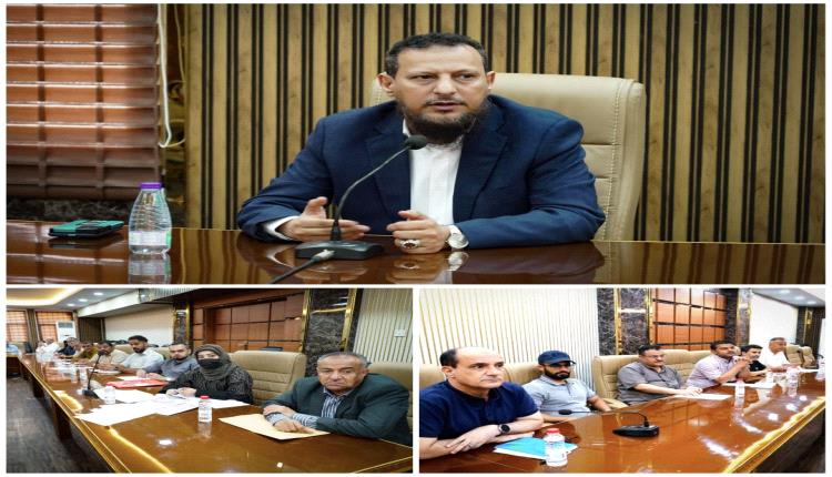 المحافظ شيخ يطّلع على آليات تحصيل الضرائب وتنمية الإيرادات ويؤكد على أهمية تطوير العمل المؤسسي  
