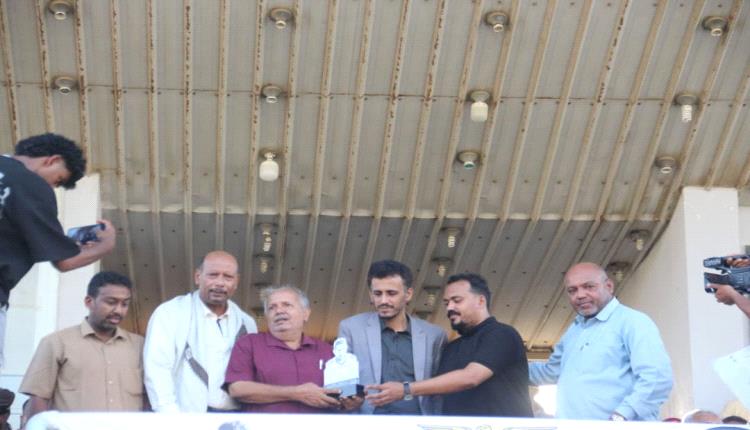 بحضور الوكيل الجيلاني ومسجدي.. 
التضامن يحرز كأس الذكرى السادسة لرحيل الكابتن علي عثمان العمودي بالمكلا