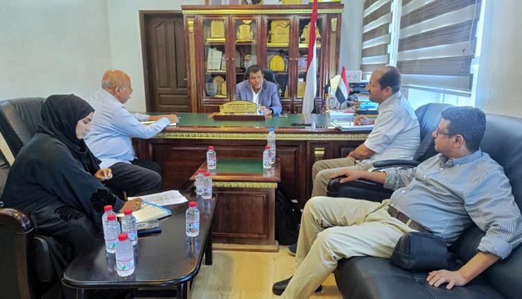 أمين محلي المهرة يدشن لقاء تشاوري لتعزيز القدرات ويطلع على مستوى تنفيذ مشروع دعم سبل العيش 