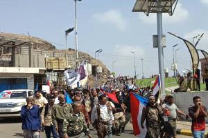 الجماهير تزحف لجولدمور لفتح مقري الجمعية الوطنية وخارجية الانتقالي