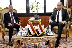 وزير النقل يبحث مع وزير الطيران المدني المصري تعزيز التعاون في قطاع الطيران والملاحة الجوية