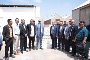 العمري وأمزربة يضعان حجر أساس المرحلة الثانية لتطوير مداخل ميناء عدن