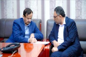 المحافظ بن الوزير يُشيد بارتفاع تحصيل الموارد المالية إلى 117% خلال الربع الأول من 2026م