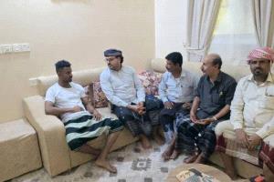 الجفري يتفقد الجريح أسامة الجامع ويؤكد متابعة إجراءات علاجه في الخارج