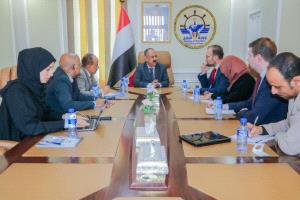 وزير النقل يبحث مع مستشار المبعوث الأممي أوضاع القطاع وسبل دعمه وتطويره