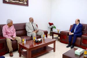 رئيس الوزراء يزور الجهاز المركزي للرقابة والمحاسبة ويؤكد على تعزيز الشفافية وحماية المال العام 