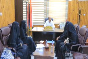 الوكيل بارباع يطّلع على نشاط اللجنة الوطنية للمرأة بوادي حضرموت