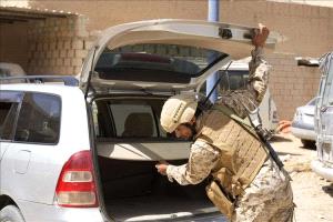 قوات درع الوطن تضبط أسلحة في حملة أمنية بالقطن