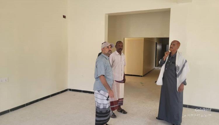 قبيل افتتاحه الرسمي.. مأمور المسيمير ورئيس المحكمة الابتدائية بالمديرية يتفقدان جاهزية المجمع الحكومي والقضائي 