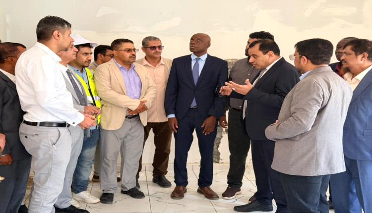 وزيرا الزراعة والمياه يتفقدان سير العمل في مشروع إعادة تأهيل المركز والمختبر البيطري بالغيضة