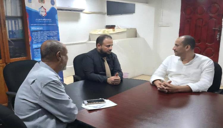 باخبيرة واليزيدي يناقشان سبل وحلول تحسين خدمات المياه والصرف الصحي في المنصورة