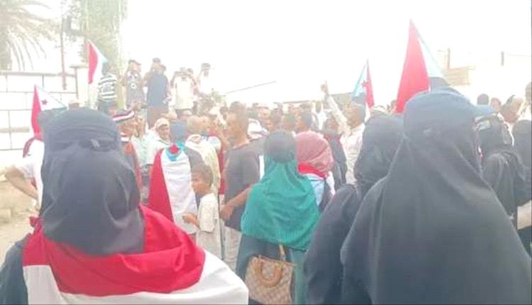 وقفة أمام وزارة الكهرباء بالمنصورة للمطالبة بإنهاء أزمة الانقطاعات