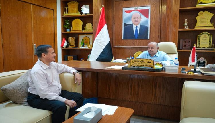 الخنبشي يناقش مع مجلس حضرموت الوطني توحيد الصف ويبحث معالجة أزمة الغاز المنزلي بالمحافظة
