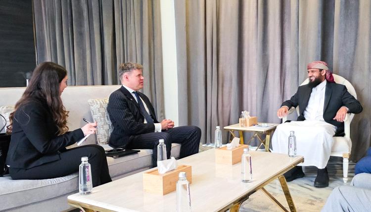 المحرّمي يلتقي القائم بأعمال السفارة الأمريكية لدى اليمن ويبحث مستجدات الأوضاع وتعزيز التعاون المشترك