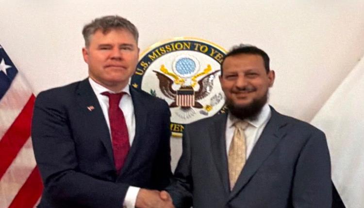 وزير الدولة يبحث مع القائم بأعمال السفير الأمريكي الاعتداءات الحوثية على الملاحة والأوضاع في عدن