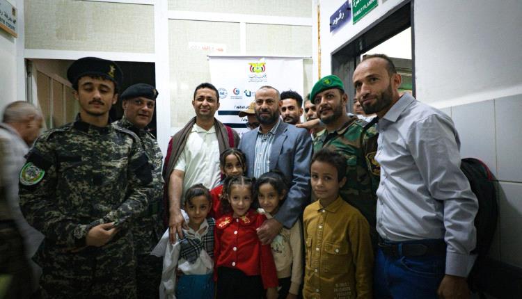 بعد استفادة أكثر من 700 مواطن ...محافظ الضالع يشيد بما حققه مخيم العيون 
