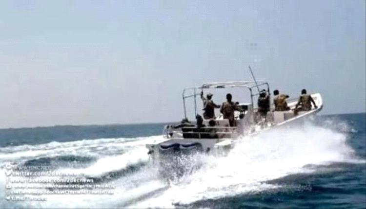 ضبط سفينة تهريب قبالة سواحل عدن واحتجاز مالكها الهندي