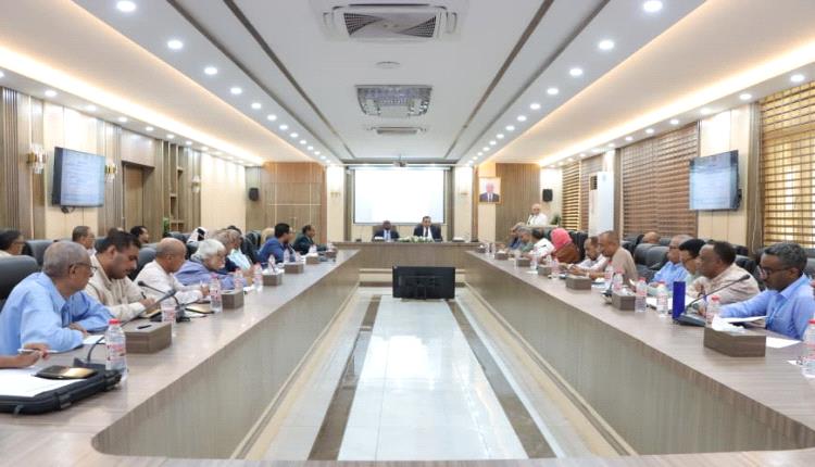 الوزير السقطري يفتتح ورشة لمناقشة المسودة الأولية لتحديث استراتيجية الزراعة والأسماك 2024-2030 