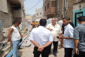 مدير عام خورمكسر يطلع على أعمال استبدال خط الصرف الصحي في حي القاعدة الإدارية