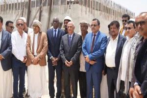 وزيرا المياه والزراعة يتفقدان مشروع الخزان التجميعي في قشن ويطلعان على احتياجات قطاع المياه