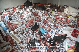 اللواء السادس بقوات درع الوطن يُتلف كميات كبيرة من المواد المهربة والممنوعة في منفذ الوديعة