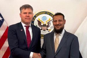 وزير الدولة يبحث مع القائم بأعمال السفير الأمريكي الاعتداءات الحوثية على الملاحة والأوضاع في عدن