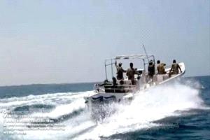 ضبط سفينة تهريب قبالة سواحل عدن واحتجاز مالكها الهندي