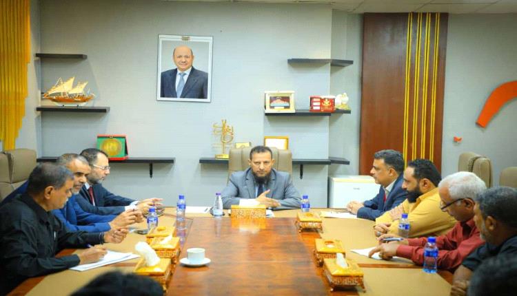 محافظ عدن يشدد على ضرورة التعامل بجدية مع إشكاليات الغاز وزيادة حصة المحافظة