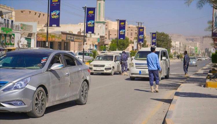 شرطة حضرموت الوادي والصحراء تُنفذ انتشاراً أمنياً للدوريات لليوم الثالث في شوارع مدينة سيئون لتنفيذ قرار منع حمل السلاح
