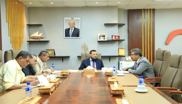 محافظ عدن يناقش دور هيئة المواصفات والمقاييس في ضبط الجودة وحماية المستهلك