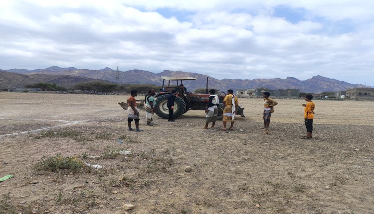 برعاية الشركة الوطنية للأسمنت وباشراف رئيس نادي شباب المسيمير تدشين الأعمال الإنشائية لملعب أهلي عقان