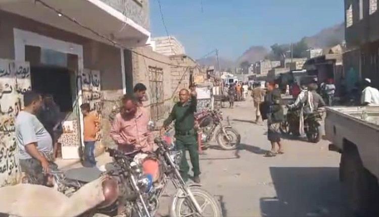 بتوجيهات من القائد محمد علي الحوشبي... حملة أمنية واسعة لتنظيم حركة السير وسط الشارع العام بعاصمة مسيمير لحج