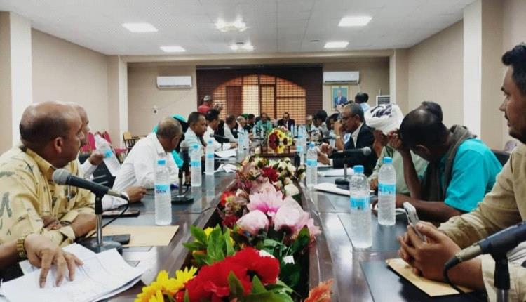 تنفيذي لحج يشدد على الانضباط الوظيفي ويناقش وضع الكهرباء والمياه ... 