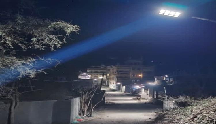 بدعم من رجل الأعمال محمد محمود الجردمي: إنارة طرقات قرن الضباب في منطقة رخمة بيافع رصد