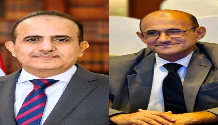 الدكتور عارف الحوشبي يعزي معالي وزير الصحة بوفاة المغفور له بإذن الله تعالى والده