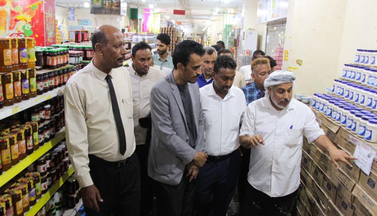 الوكيل الجيلاني يدشن بالمكلا الحملة الميدانية لمكتب الصناعة والتجارة لمراقبة إشهار الأسعار