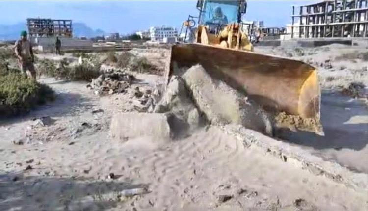 إزالة بناء عشوائي في خور مكسر رغم اعتداءات مسلحة