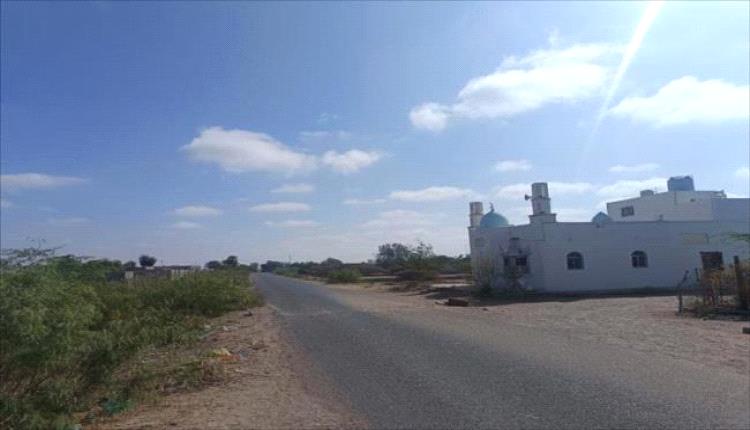 هناجر الدواجن تهدد أهالي قرية الحبيّل بلحج والسكان يناشدون السلطات