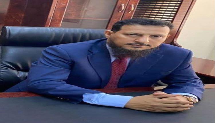 محافظ العاصمة عدن يُعزَّي بوفاة الشخصية الوطنية الشيخ عبدالقوي الشعبي 
