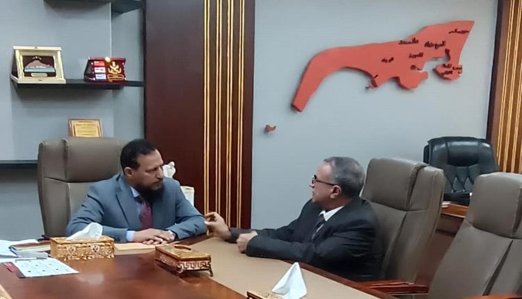 محافظ عدن يبحث مع رئيس جامعة عدن تعزيز الشراكة لتأهيل الكوادر المحلية ودعم مسار التنمية
