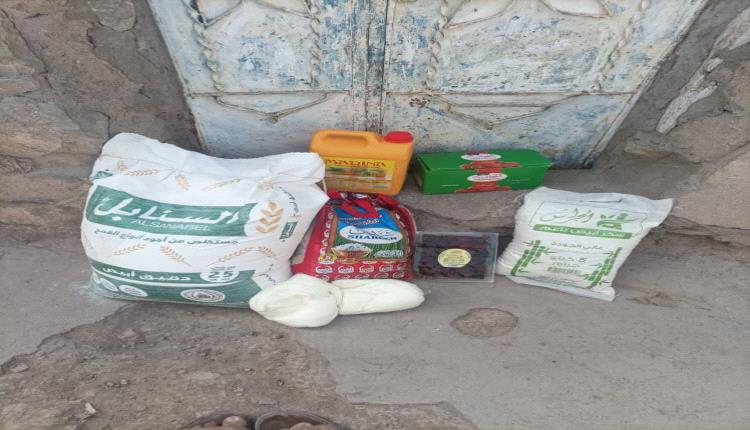 لحج "بدعم فاعل خير عن طريق الناشط زكي الناخبي.. تدشين توزيع السلال الغذائية للأسر الأشد فقراً