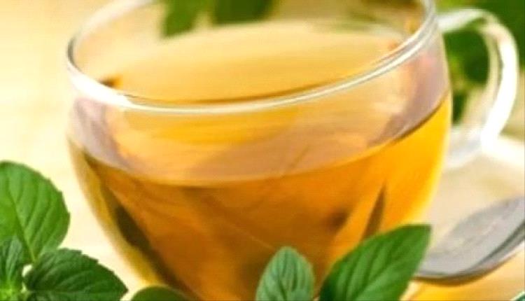 أطعمة ومشروبات خارقة: دليلك الغذائي لبشرة خالية من العيوب