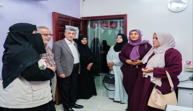 الوزيرة جعسوس تطلع على خدمات المؤسسة الوطنية لمكافحة السرطان بعدن
