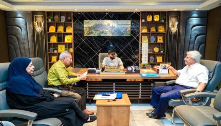 مدير صيرة يناقش مع فريق النزول الميداني المكلف من المحافظ آلية تنفيذ مشروع المسح الأولي للكفاءات