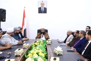 وزير الأوقاف يترأس اجتماعًا موسعًا لقيادة وموظفي الوزارة بالعاصمة المؤقتة عدن