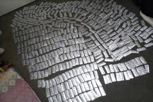 أمن يافع يُحبط محاولة تهريب مخدرات ويضبط عصابة نسائية قادمة من مناطق سيطرة الحـ..ـوثيين