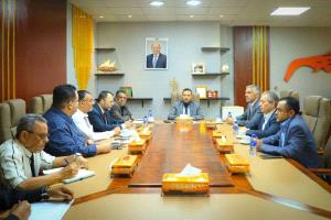 محافظ عدن يبحث مع كبير مستشاري الأمن والسلامة بالأمم المتحدة تعزيز التنسيق الإنساني ويؤكد أهمية نقل مقار المنظمات إلى عدن