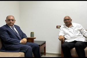 سفير اليمن يبحث مع مسؤول كوبي سبل تعزيز العلاقات الثنائية 