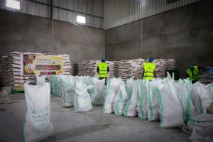 أفران عدن الخيرية تجهز مشروع السلة الغذائية الرمضانية للفقراء والمحتاجين 