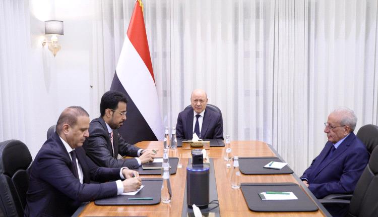 رئيس مجلس القيادة الرئاسي يجتمع برئاسة هيئة التشاور والمصالحة   
